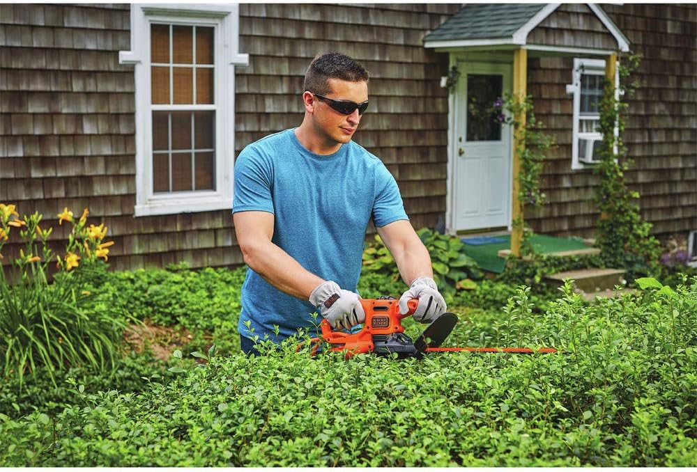 Black+Decker BEHT150 Corded Hedge Trimmer